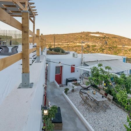 Milos Guesthouse Triovasálos 外观 照片