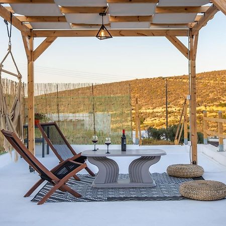 Milos Guesthouse Triovasálos 外观 照片