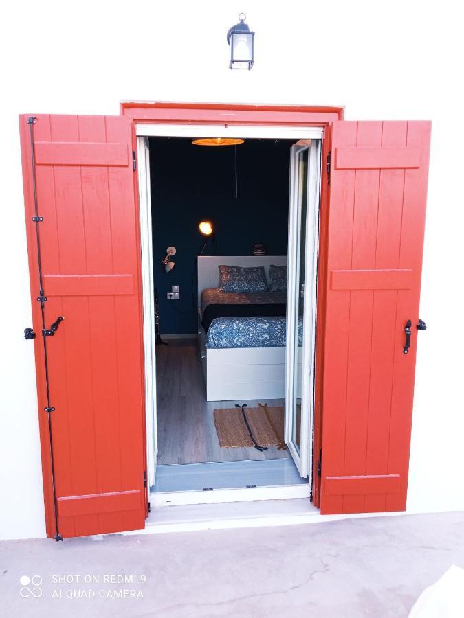 Milos Guesthouse Triovasálos 外观 照片