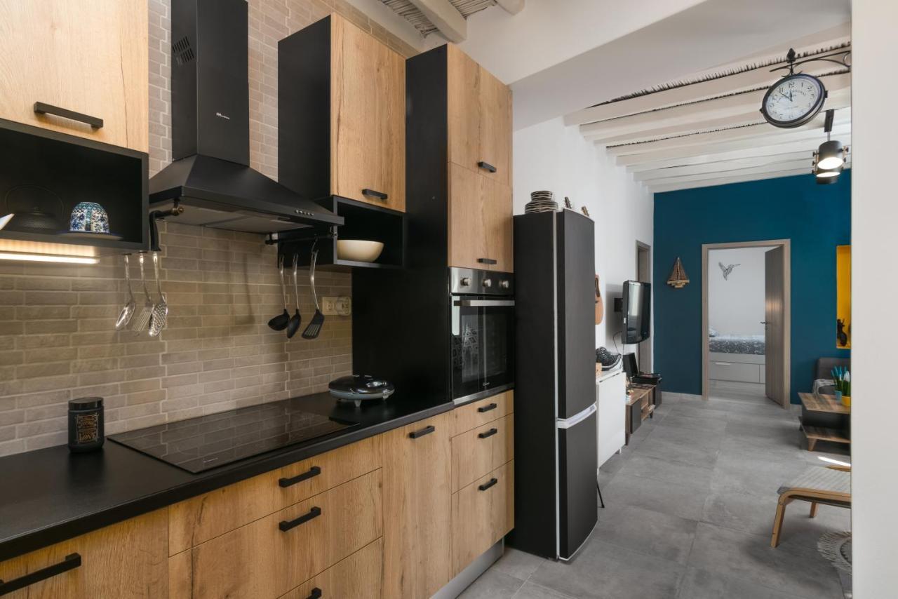 Milos Guesthouse Triovasálos 外观 照片