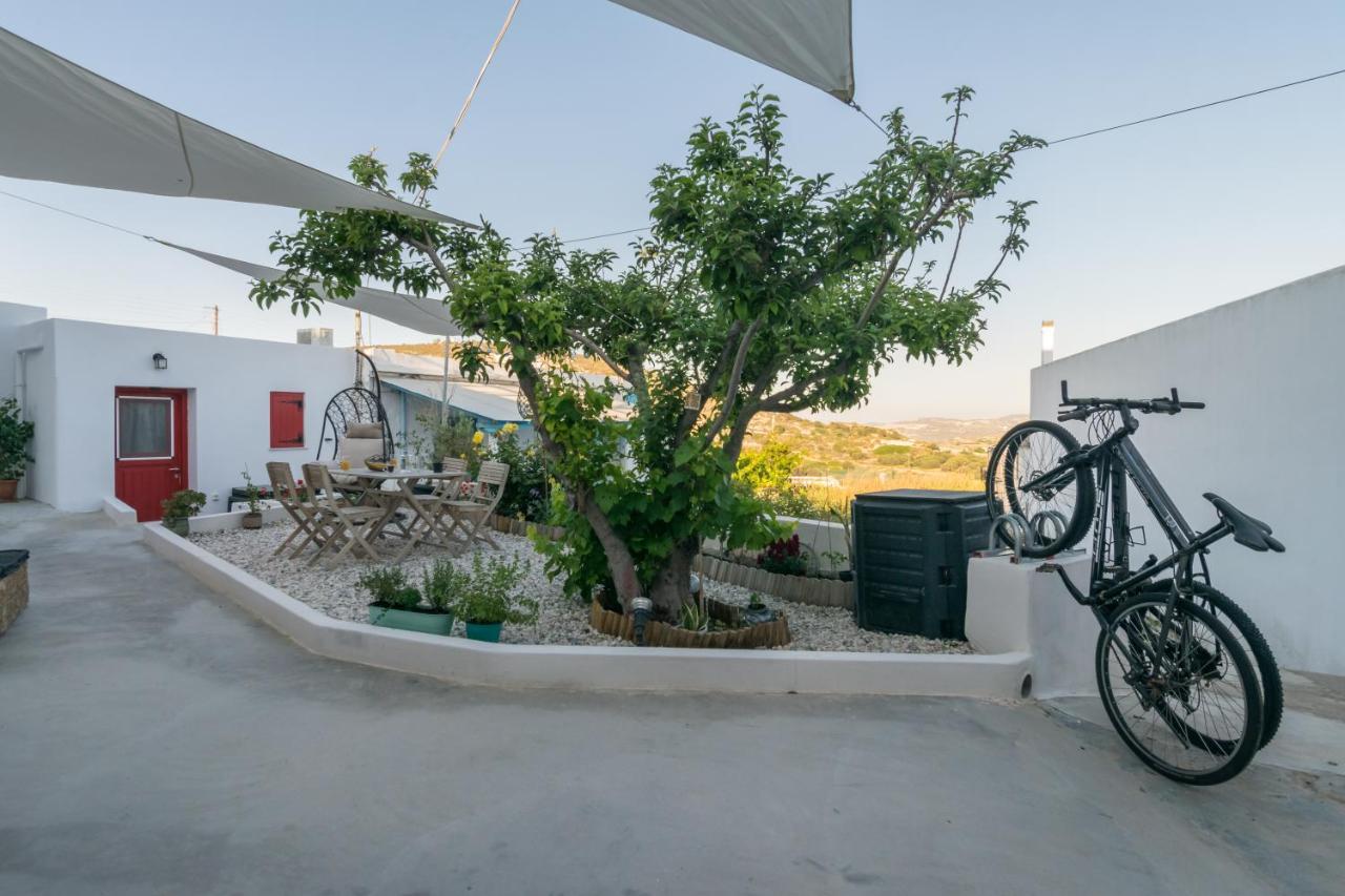 Milos Guesthouse Triovasálos 外观 照片